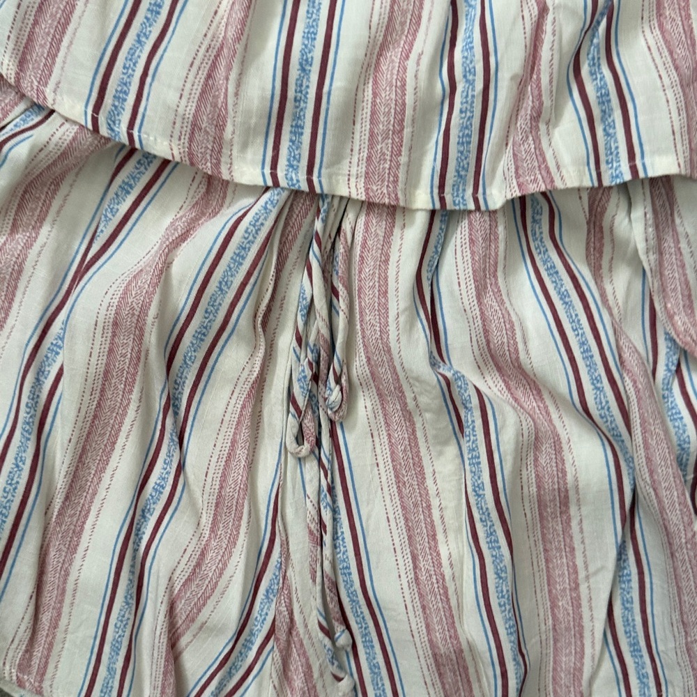 Striped Off-Shoulder romper - Picture 3 of 5